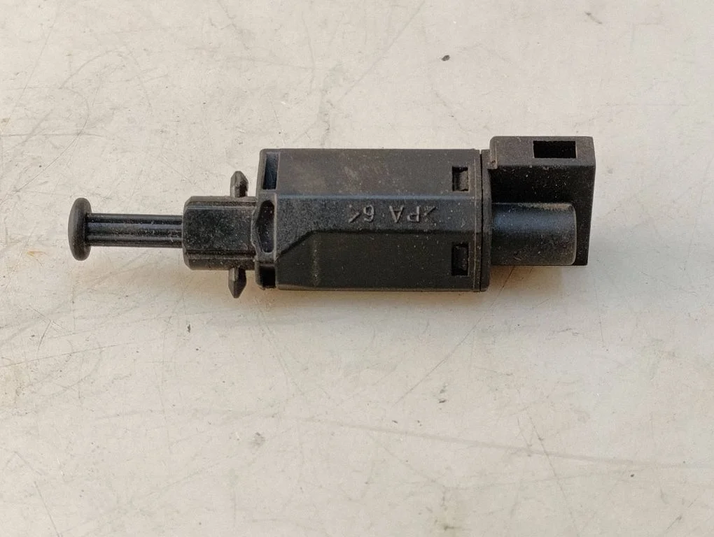 Brake pedal sensor switch – Volkswagen Golf IV (1998-2005)