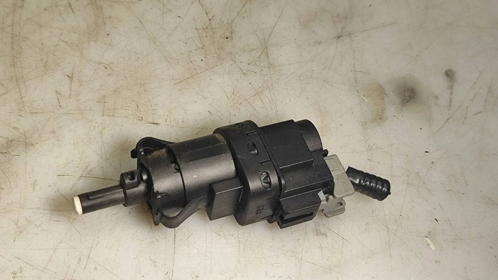 Brake pedal sensor switch – Volvo V50 (2004-2007)
