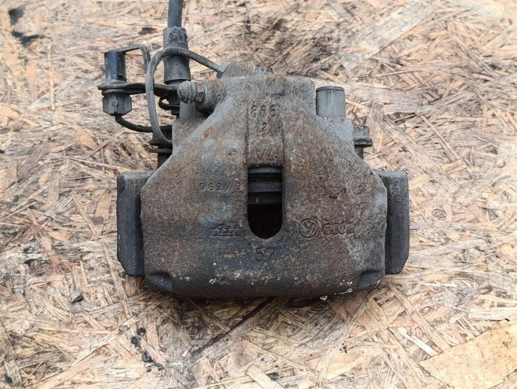Front brake caliper – left