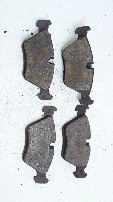Brake pads (front) – BMW 7 Series E32 (1986-1994)