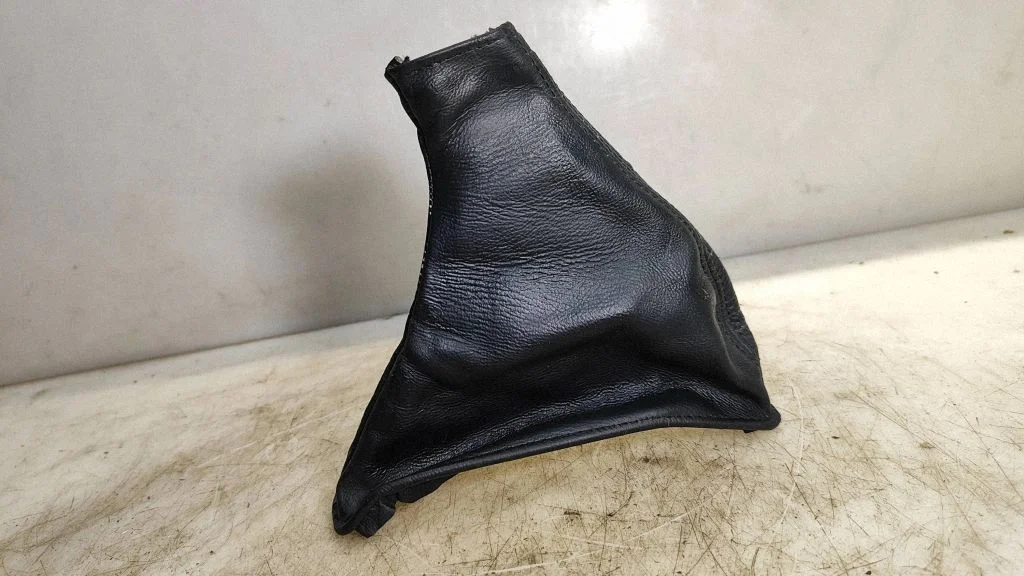 Handbrake lever cover (leather/fabric) – Lexus IS 220D-250-350 (2006-2013)