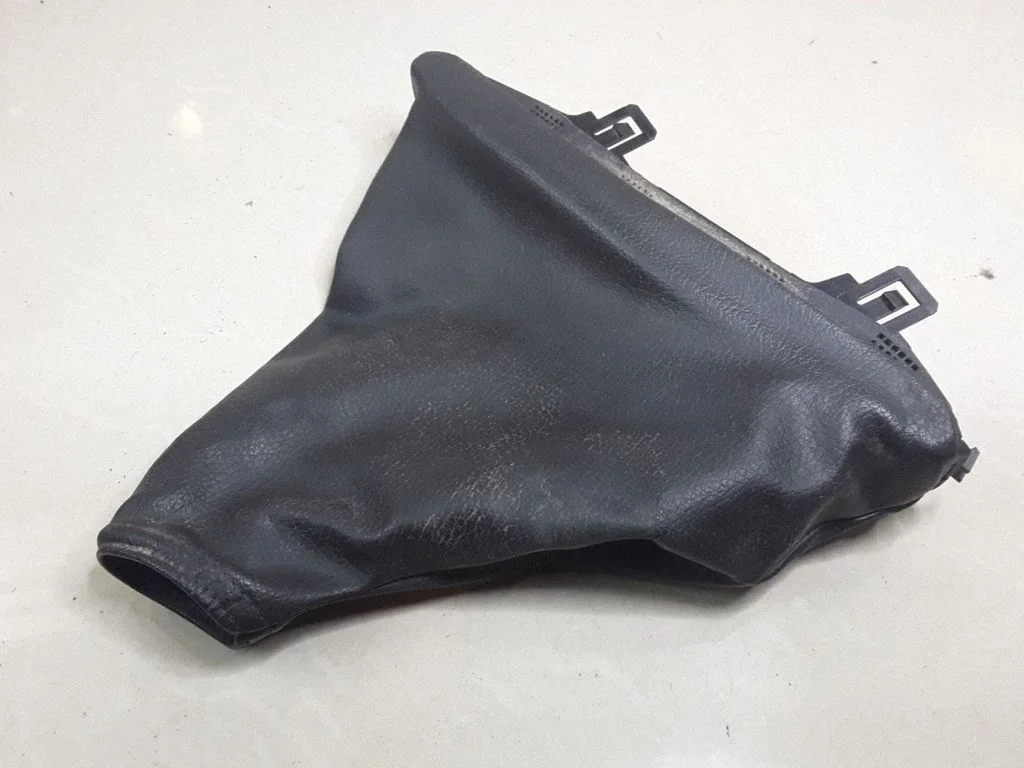 Handbrake lever cover (leather/fabric) – Nissan Primera (2002-2007)