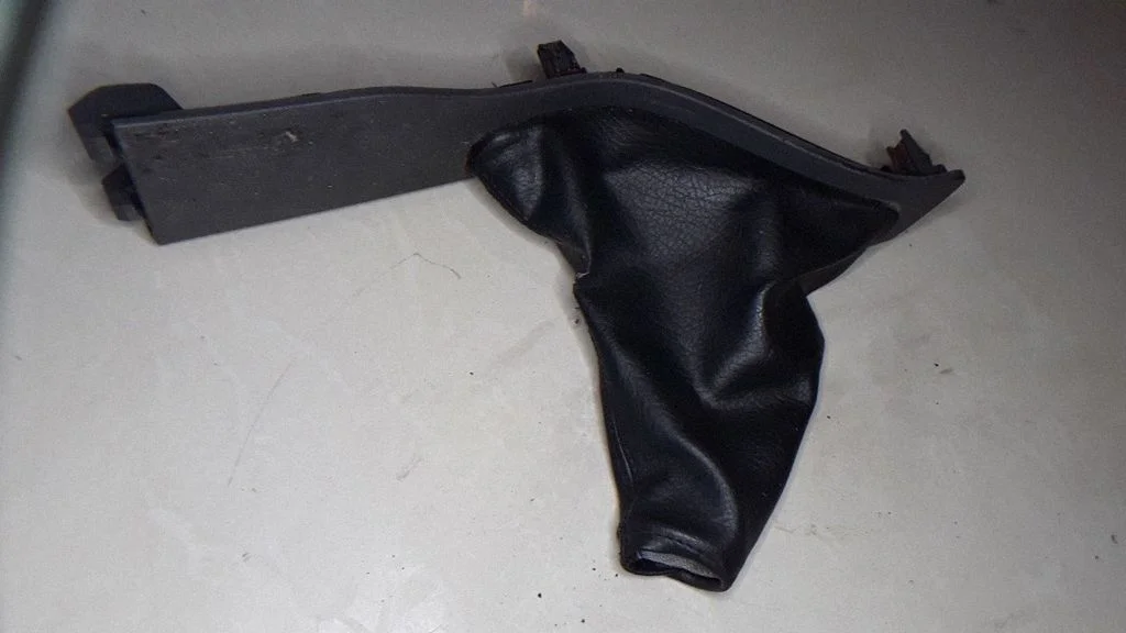 Handbrake lever cover (leather/fabric) – Ford Focus C-MAX (2003-2010)