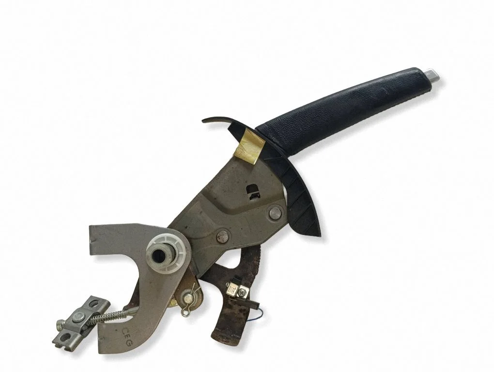 Handbrake/parking brake lever assembly – KIA Ceed (2006-2012)