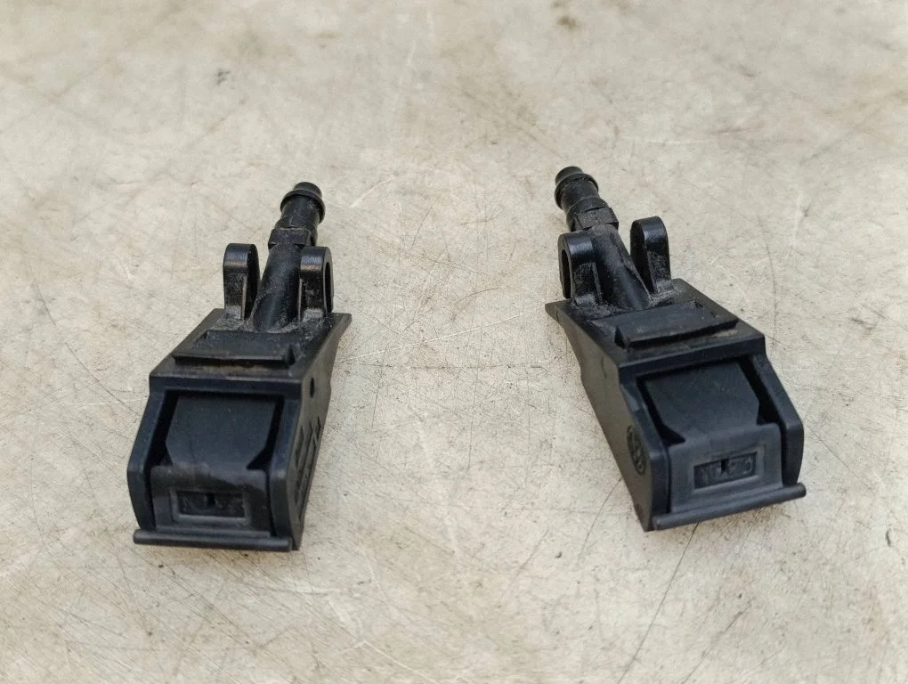 Windshield washer spray nozzle – Volkswagen e-Up (2016-)