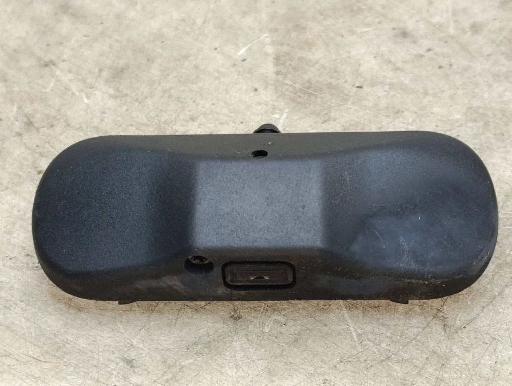 Windshield washer spray nozzle – Volkswagen Jetta VI (2011-2018)