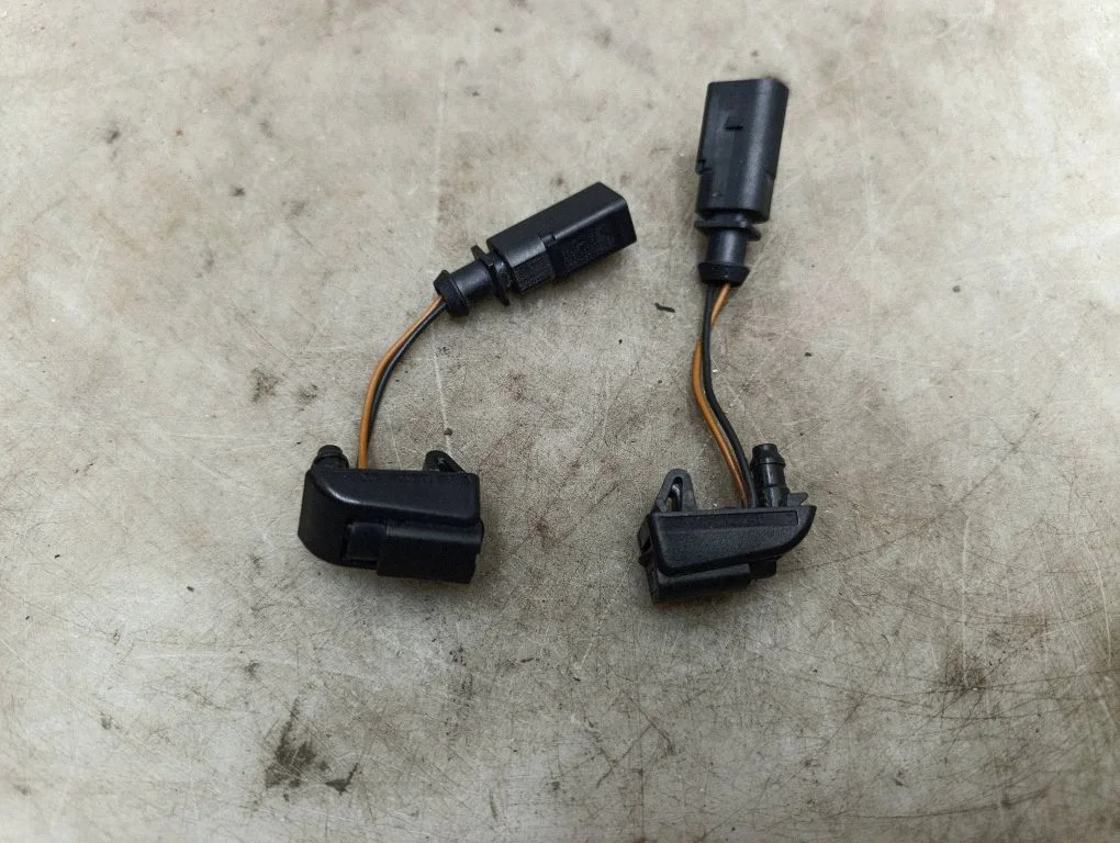 Windshield washer spray nozzle – Skoda Enyaq iV (2020-)