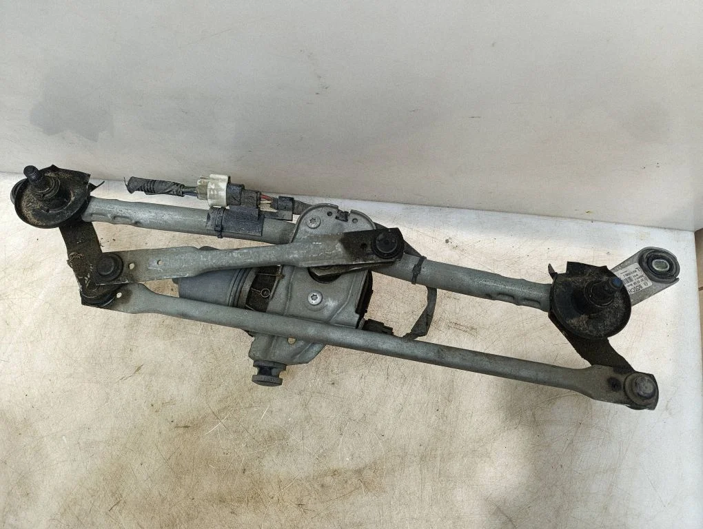 Front wiper linkage and motor – Toyota Avensis T270 (2009-2012)