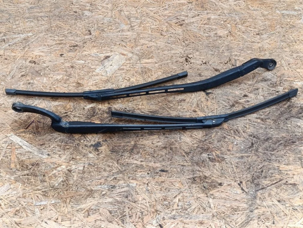 Front wiper blade arm 8E1955408C