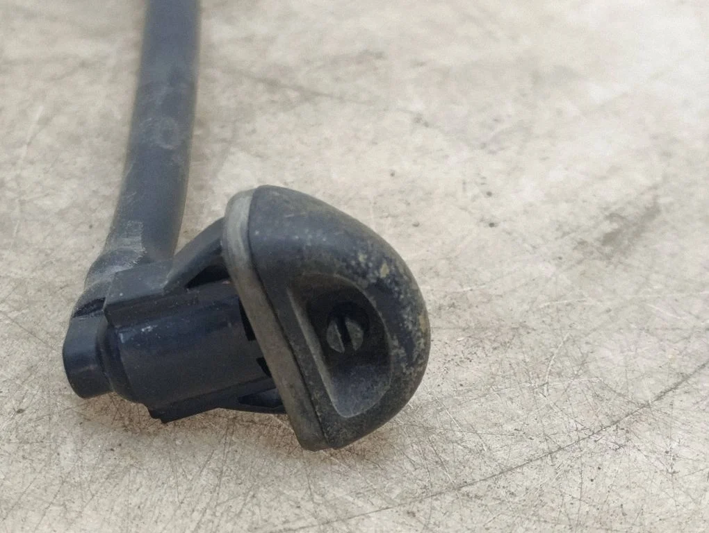 Rear window washer spray nozzle – Toyota Avensis T270 (2009-2012)