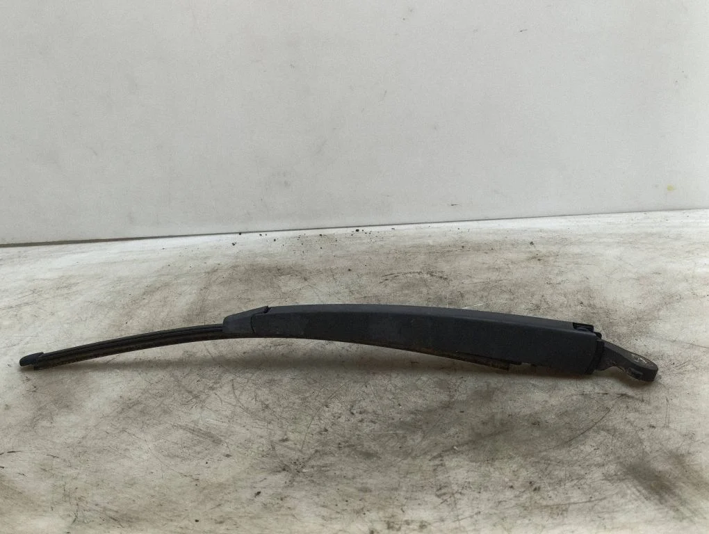 Rear wiper blade arm – Skoda Roomster (5J) (2006-2015)