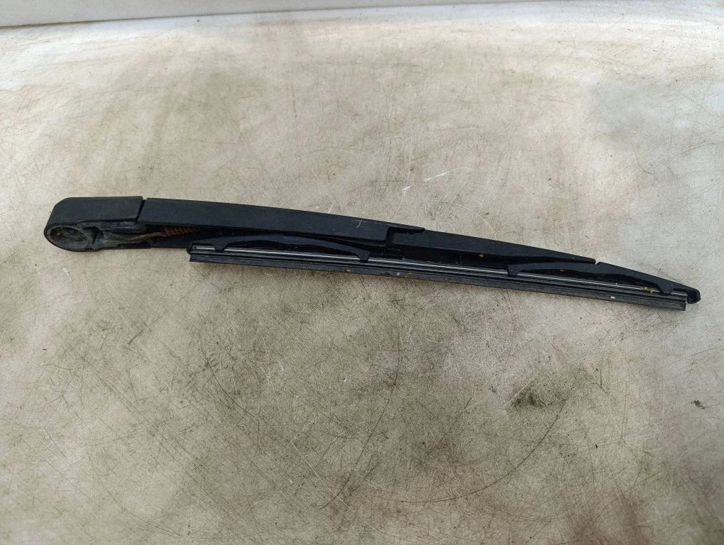 Rear wiper blade arm – Opel Astra J (2010-2015)
