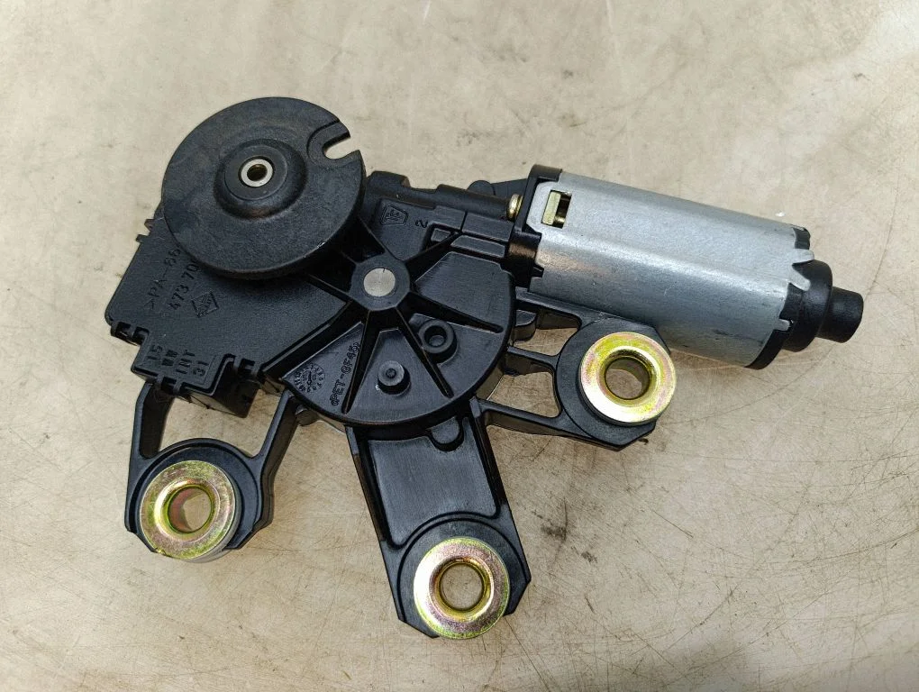 Rear window wiper motor – Volkswagen Touareg I (2002-2010)