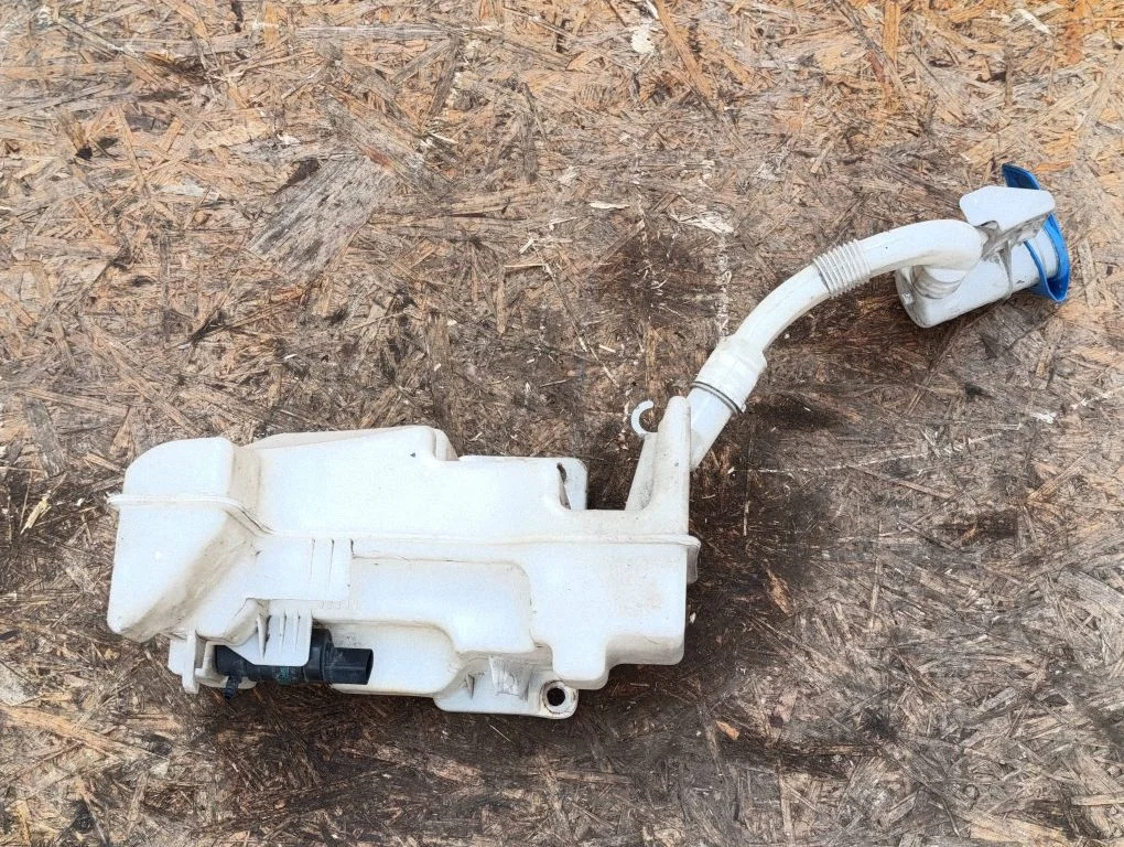 Windshield washer fluid reservoir/tank – Volkswagen Jetta VI (2011-2018)