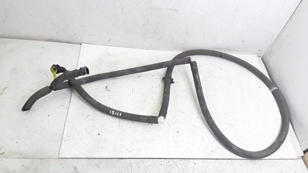 Headlight washer hose/pipe
