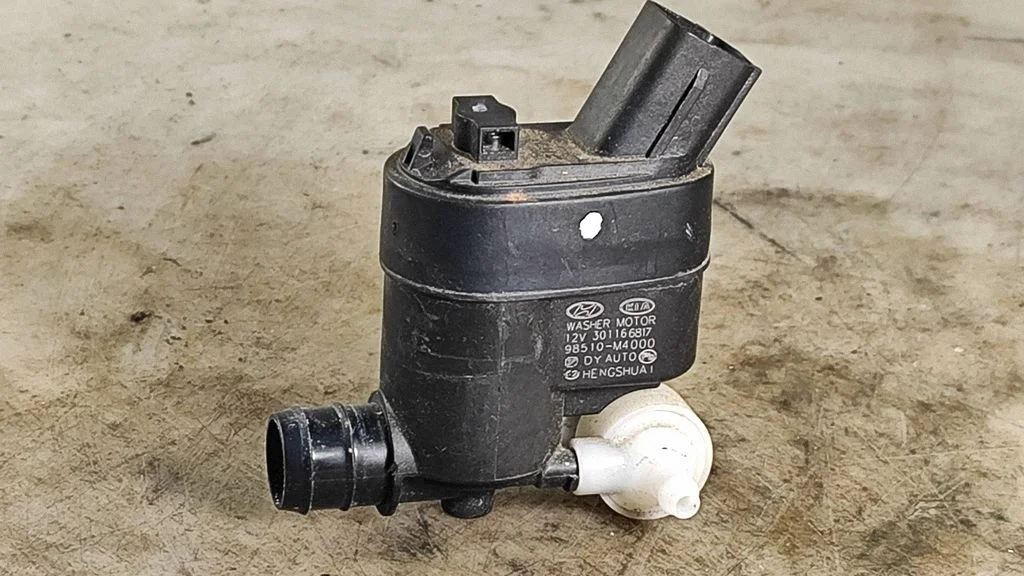 Windscreen/windshield washer pump – Hyundai Bayon (2021-)