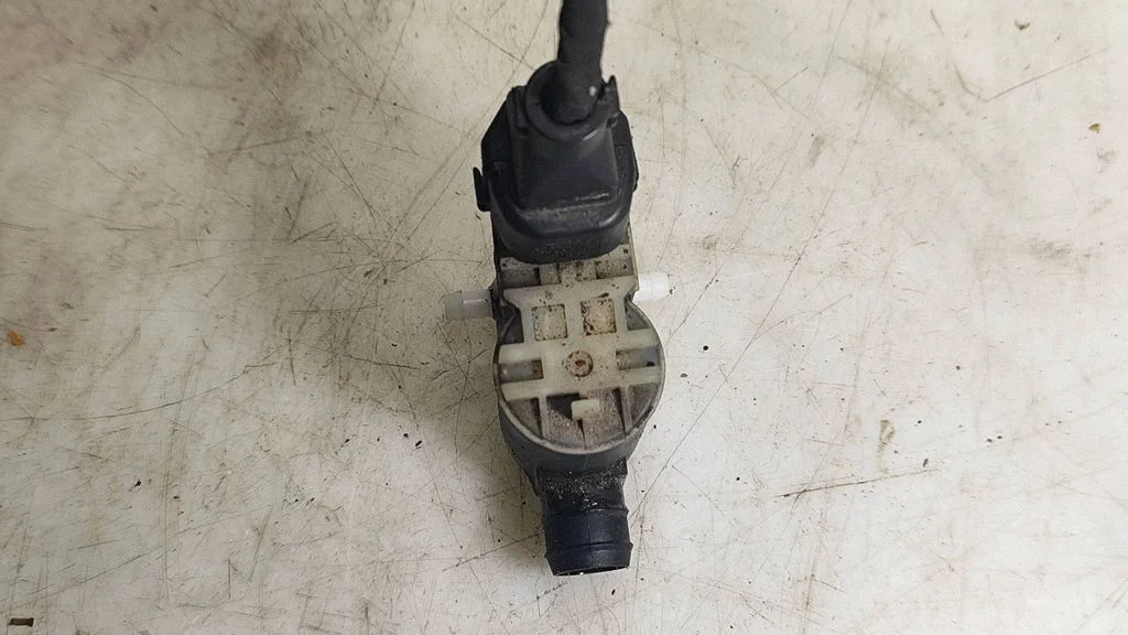 Windscreen/windshield washer pump 985101F100