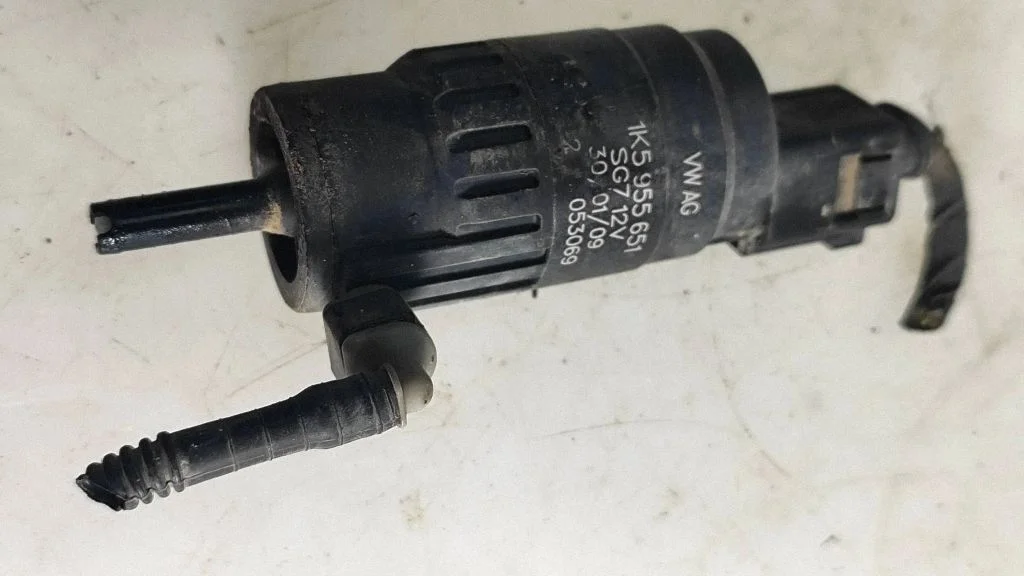 Windscreen/windshield washer pump – Volkswagen Passat CC (2008-2016)
