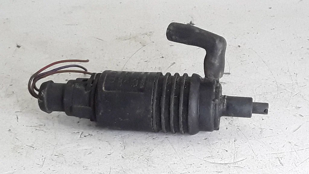 Windscreen/windshield washer pump – Audi A4 S4 B5 8D (1994-1999)