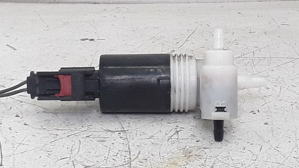 Windscreen/windshield washer pump – Chrysler Grand Voyager IV (2001-2007)