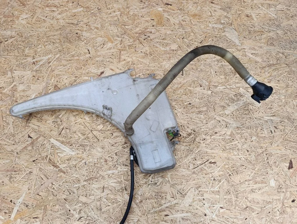 Windshield washer fluid reservoir/tank 7124231