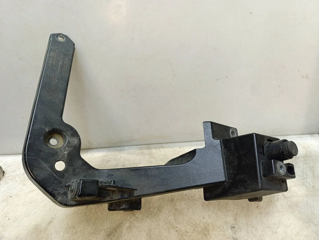 Headlight/headlamp mounting bracket 32318691