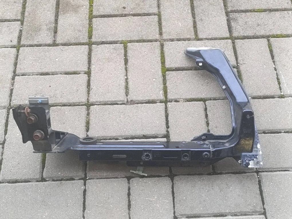 Headlight/headlamp mounting bracket HK8313N079A