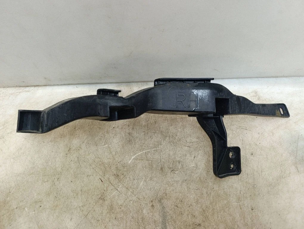 Headlight/headlamp mounting bracket 13423701