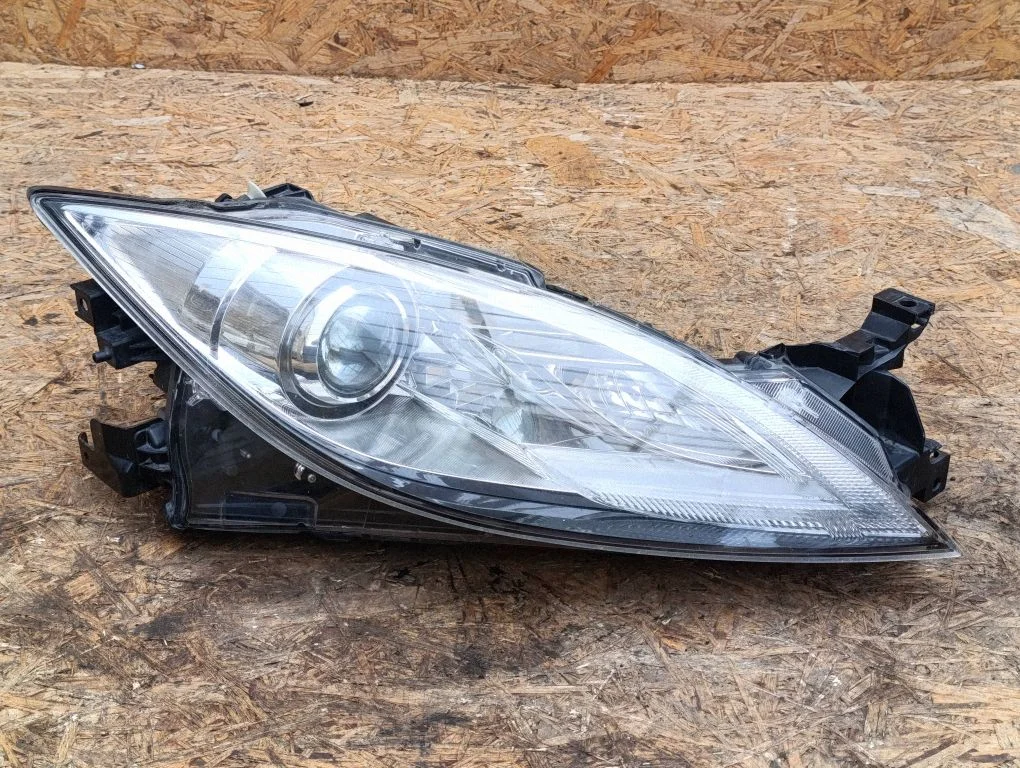 Headlight/headlamp – right