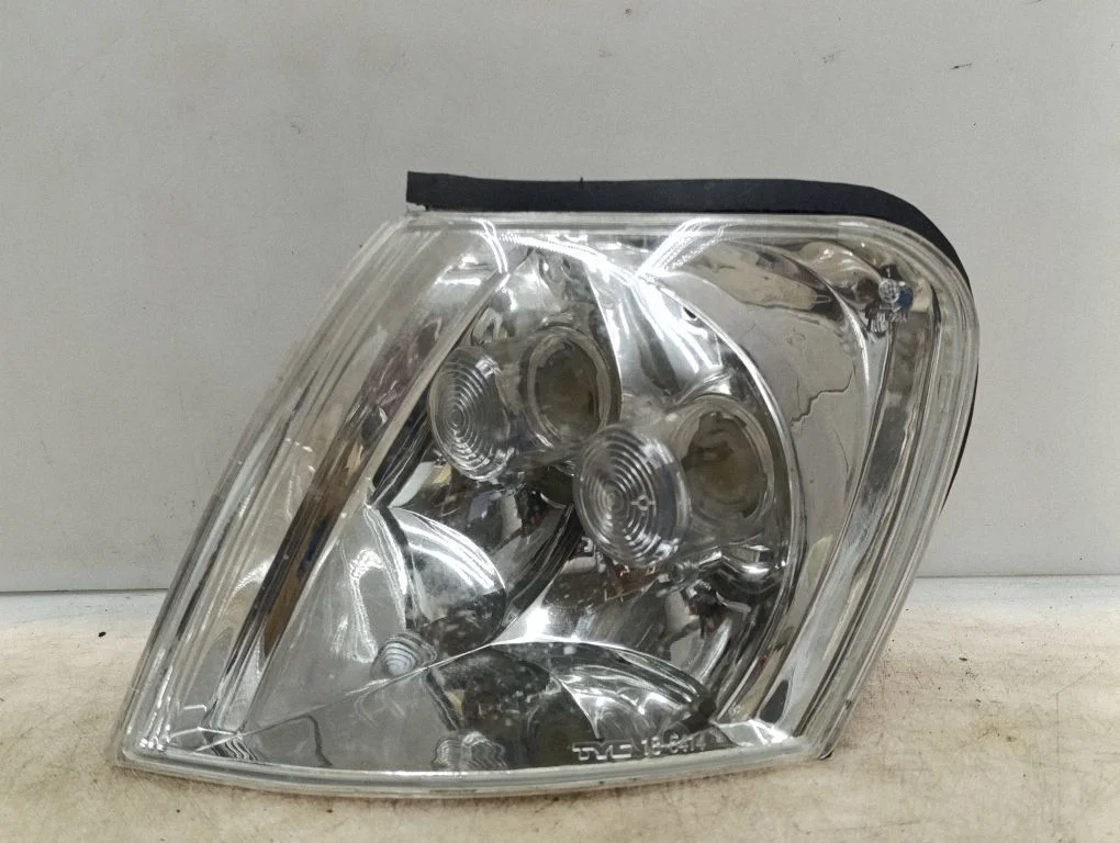 Headlight/headlamp – Mitsubishi Space Star (1998-2005)