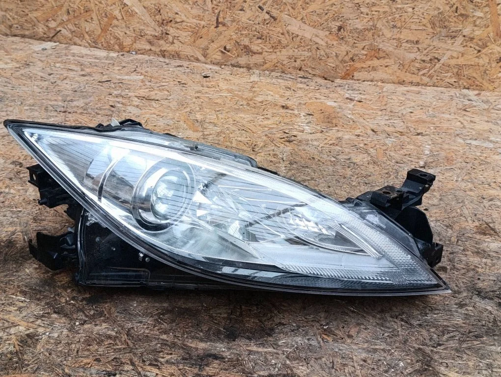 Headlight/headlamp – right