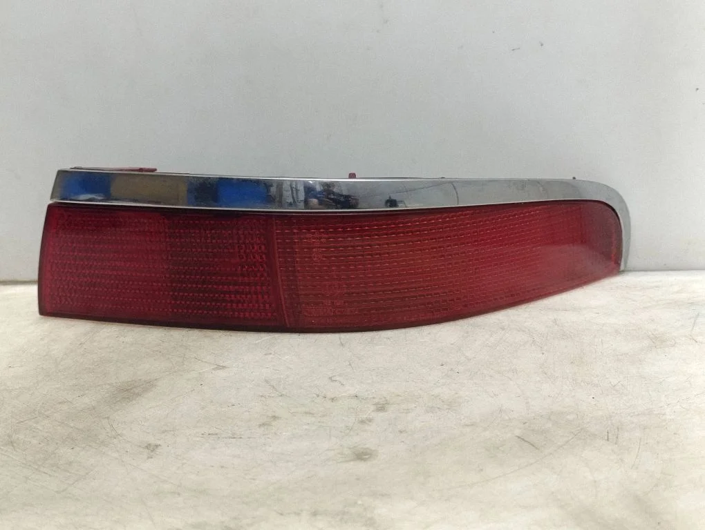 Lampa tylna w błotniku 95GG13A602AB – Ford Scorpio (1995-1998)