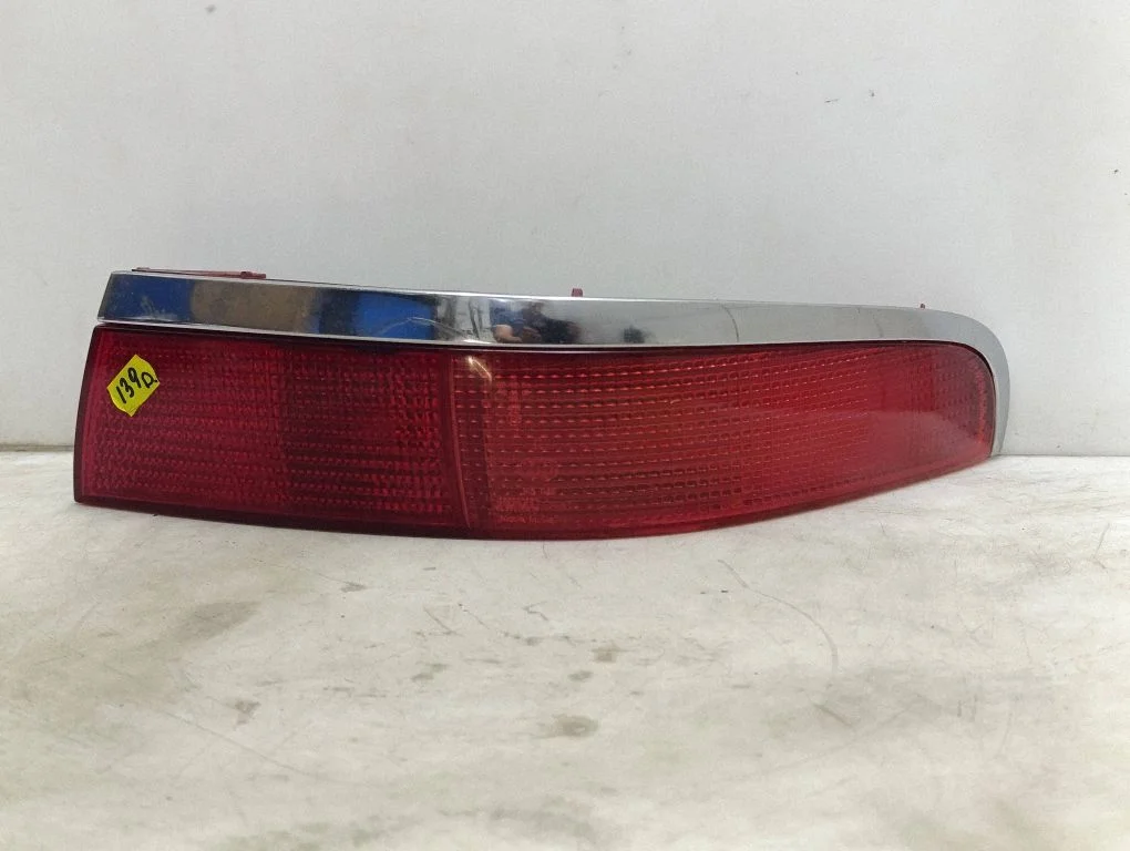Lampa tylna w błotniku 95GG13A602AB – Ford Scorpio (1995-1998)