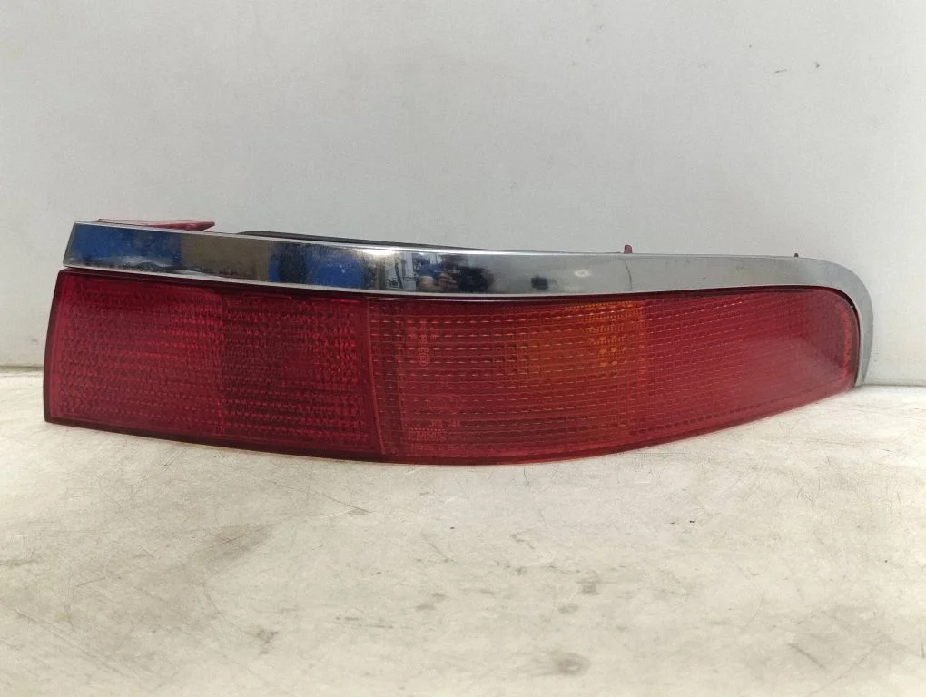 Lampa tylna w błotniku 95GG13A602AB – Ford Scorpio (1995-1998)