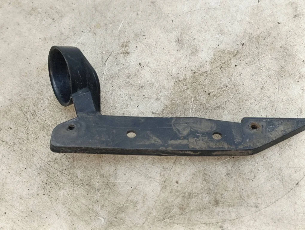 Headlight/headlamp mounting bracket 7058448