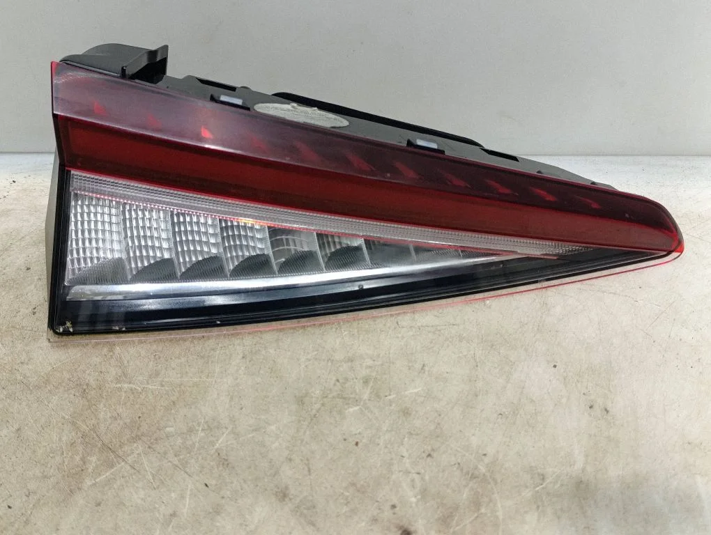 Tailgate rear/tail lights 5LG945307B