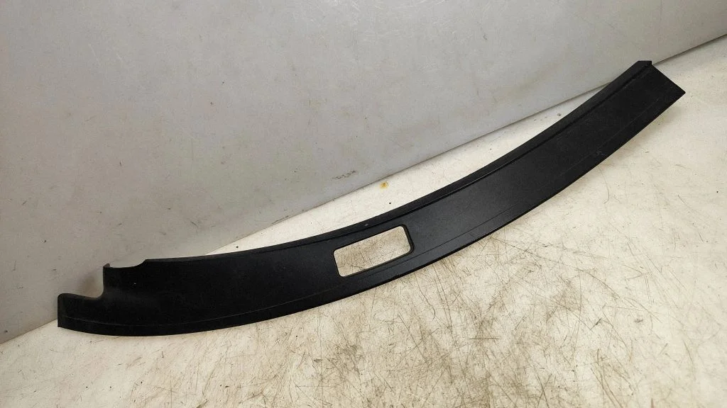 Rear/tail light trim molding – Nissan Murano Z50 (2002-2008)