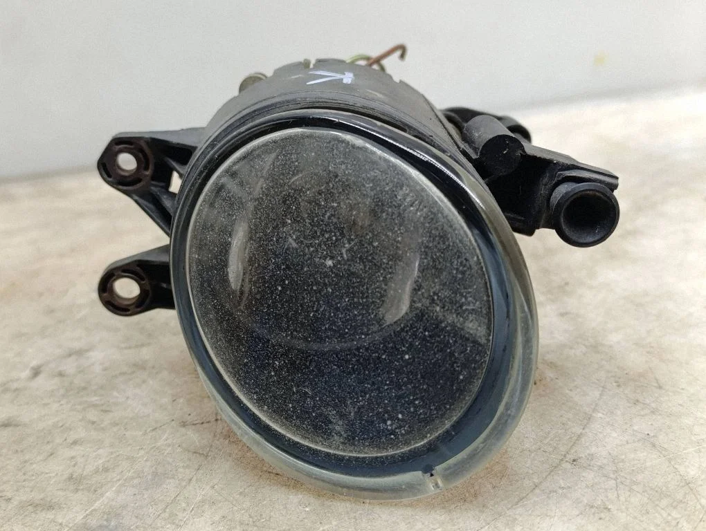 Priekšējais miglas lukturis 8E0941699B