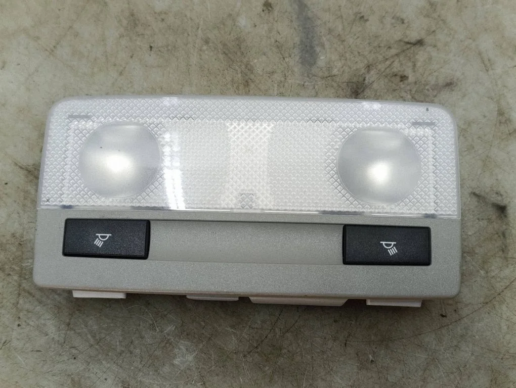 Tagaistmete valgustustuli – Opel Astra K (2015-2021)