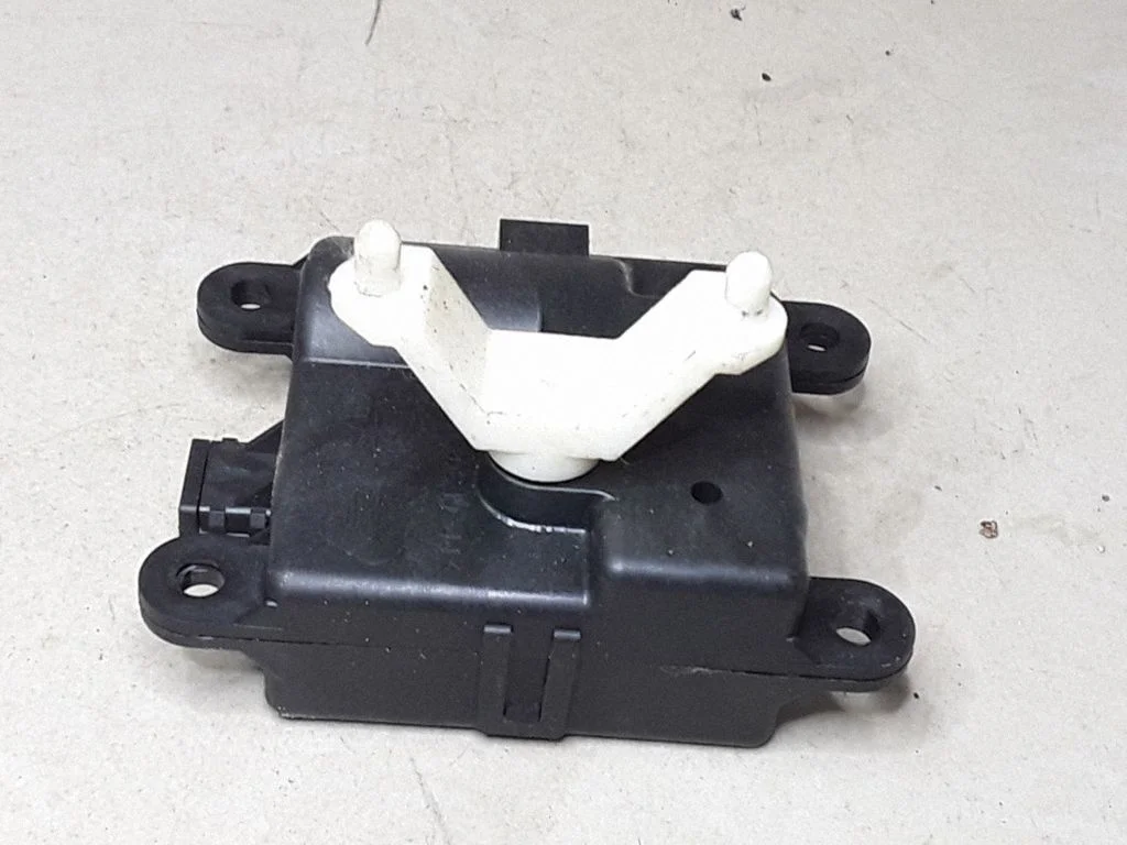 A/C air flow flap actuator/motor – Nissan Primera (2002-2007)