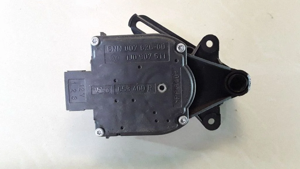A/C air flow flap actuator/motor – Volkswagen Passat B5 (1997-2000)