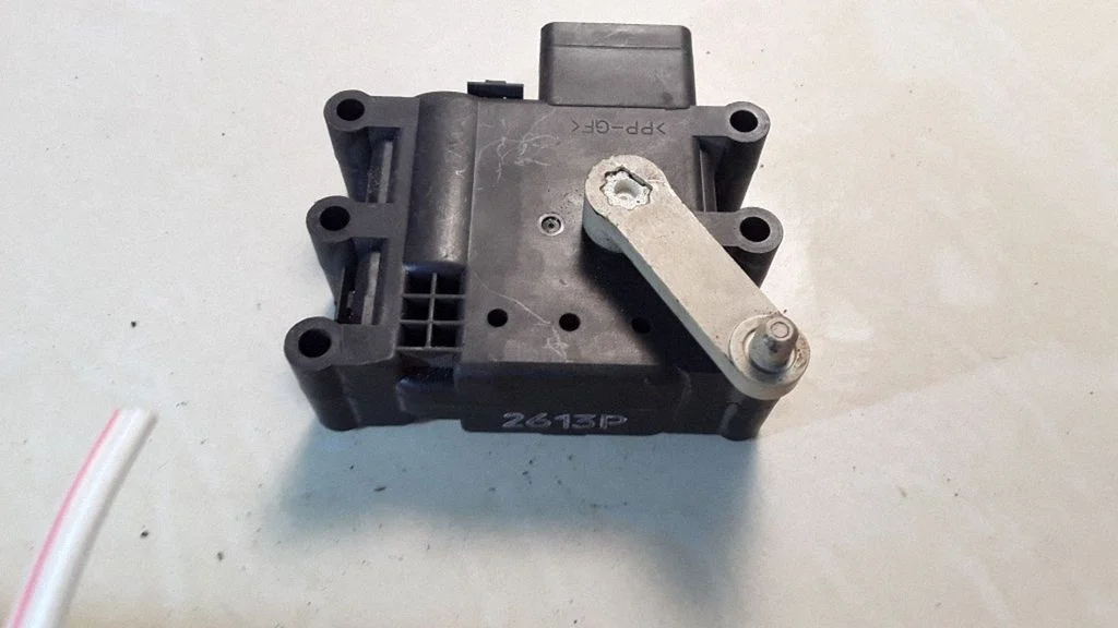 A/C air flow flap actuator/motor – Mazda 6 (2002-2008)