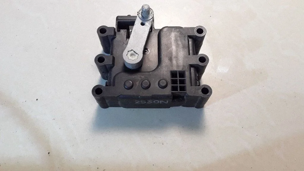 A/C air flow flap actuator/motor – Mazda 6 (2002-2008)
