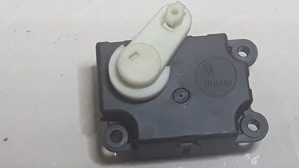 A/C air flow flap actuator/motor – Opel Vectra B (1996-2002)
