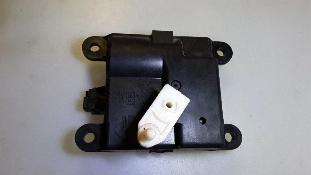 A/C air flow flap actuator/motor – Nissan Primera (2002-2007)