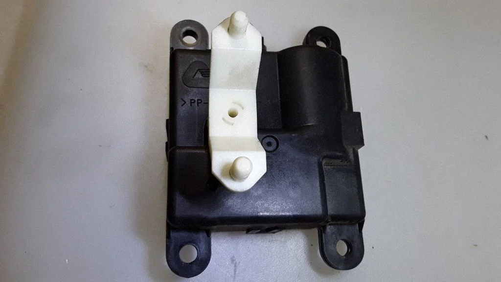 A/C air flow flap actuator/motor – Nissan Primera (2002-2007)