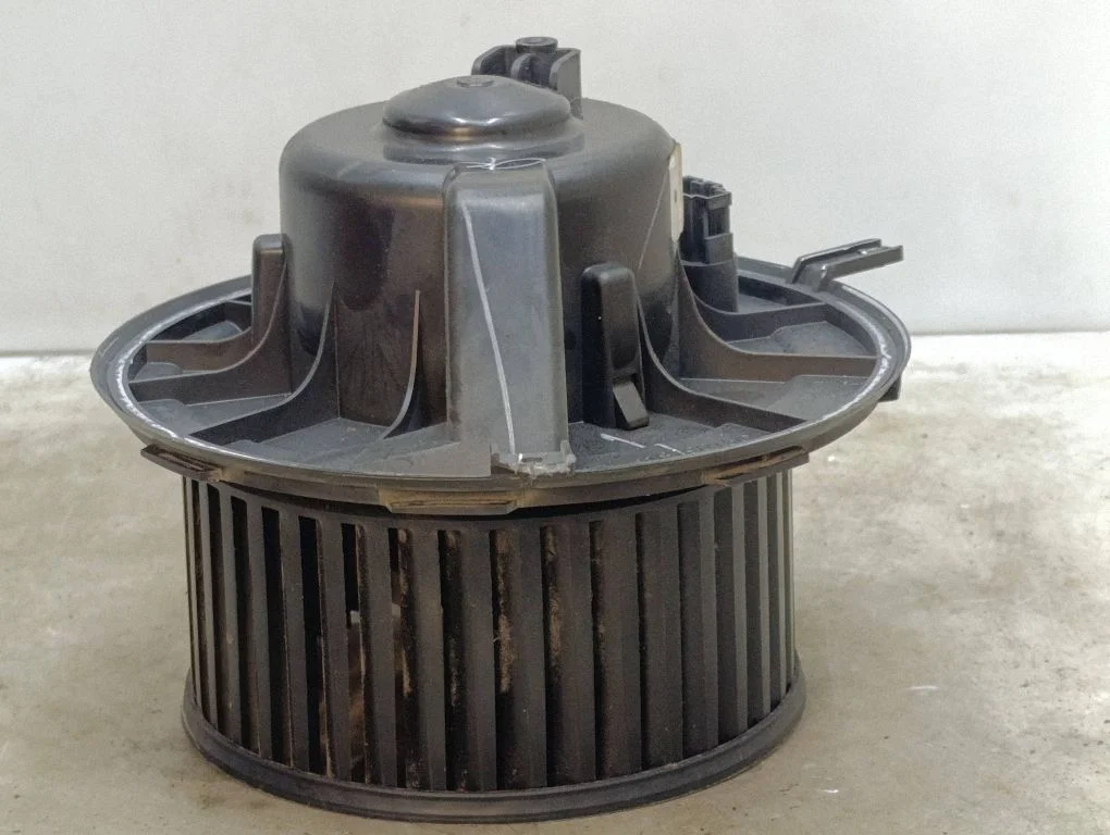 Salongipuhur 1K1819015C