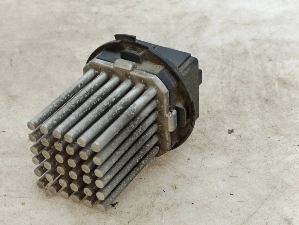 Heater blower motor/fan resistor G4532002