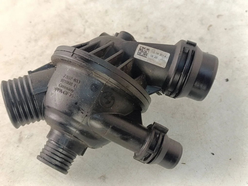 Termostaat / termostaadi korpus – BMW 1-seeria E81 E87 (2004-2011)