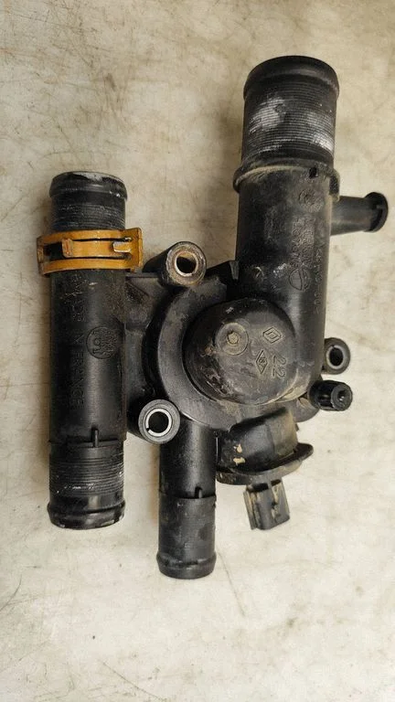 Termostaat / termostaadi korpus – Renault Megane II (2006-2008)